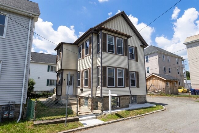 Building Photo - 6 Coffin Ave Ct