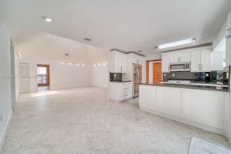 Building Photo - 7320 SW 100th Ct