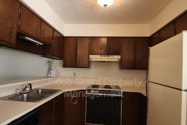 Foto del edificio - 665 N Fanning Ave