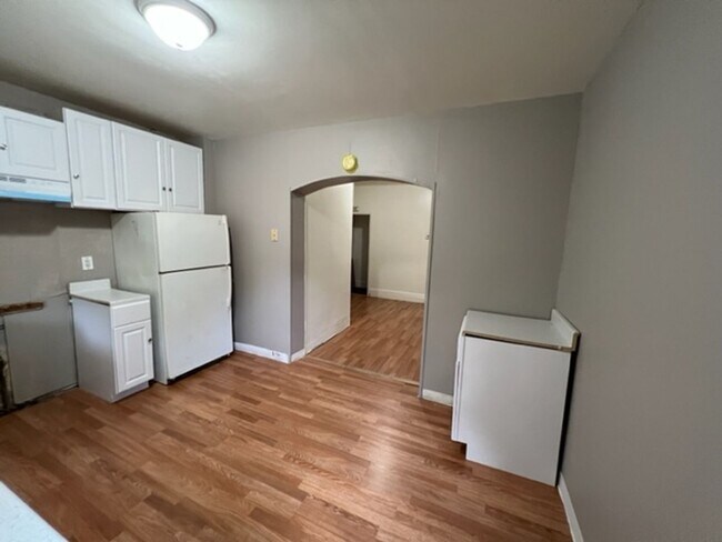 Building Photo - Large 4 Bedroom, 3 Story Home for Rent in ...