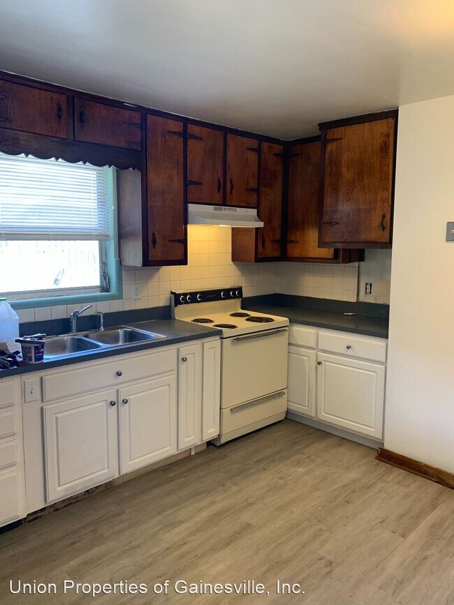 Foto del edificio - 3 br, 1 bath House - 1025 NE 4th Street