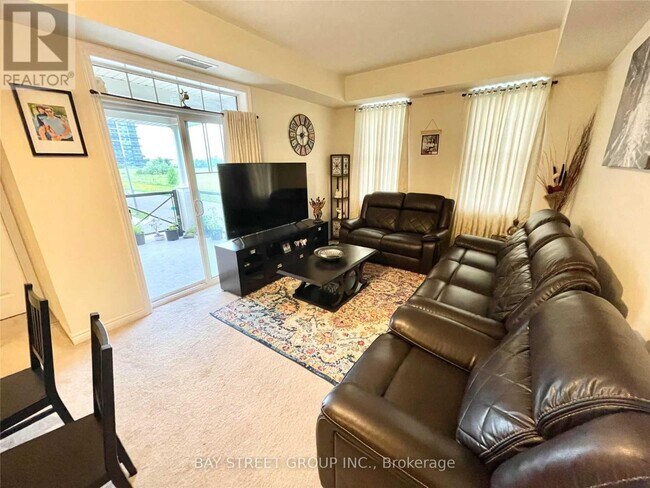 Photo du bâtiment - 276 Gatwick Dr