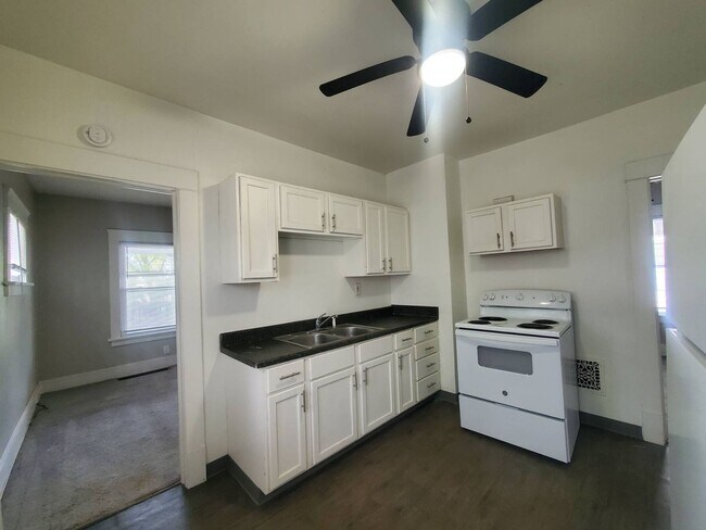 Foto del edificio - 2833 E 127th St
