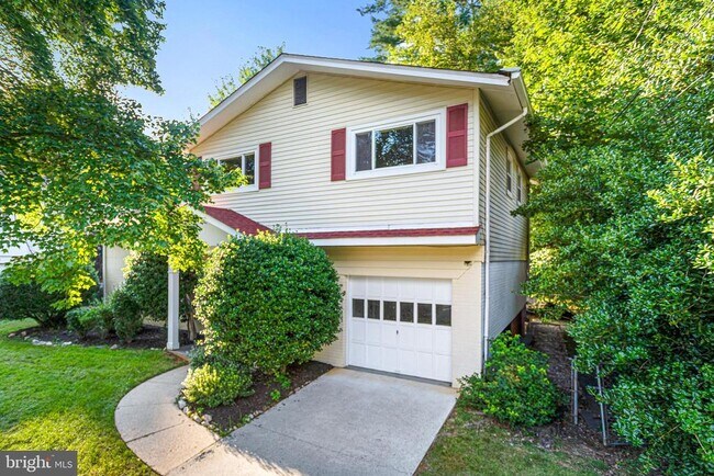 Foto del edificio - 6503 Friars Ct