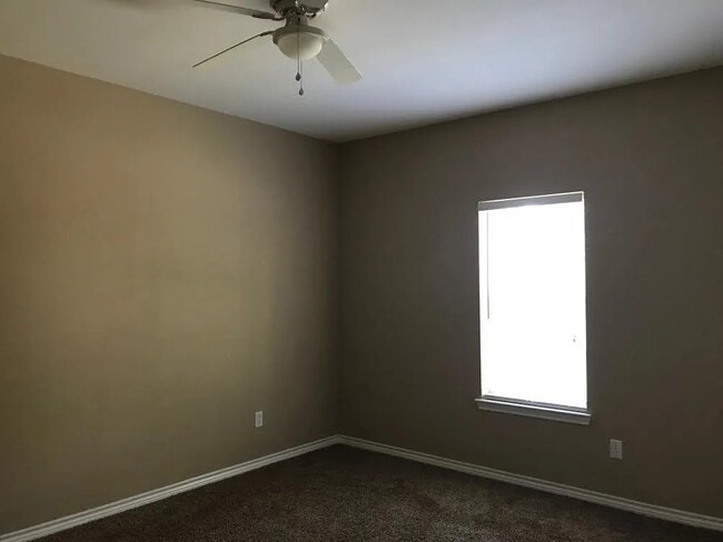 Building Photo - 101 Lemons Dr