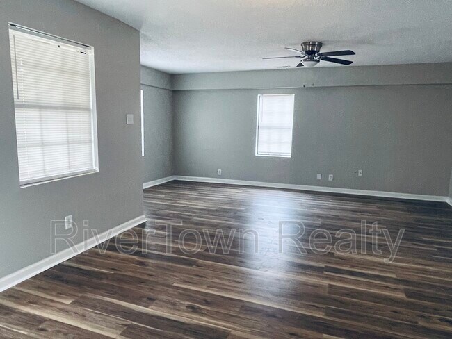 Building Photo - 3120 Briarwood Dr