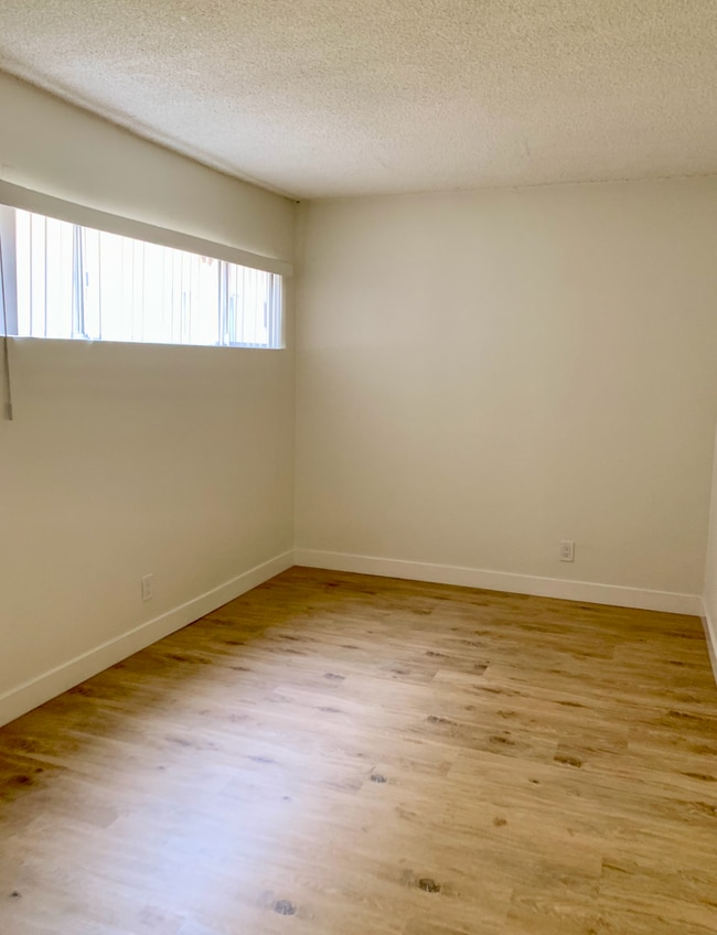 Building Photo - Cozy 1 bedroom unit located in Canoga Park...