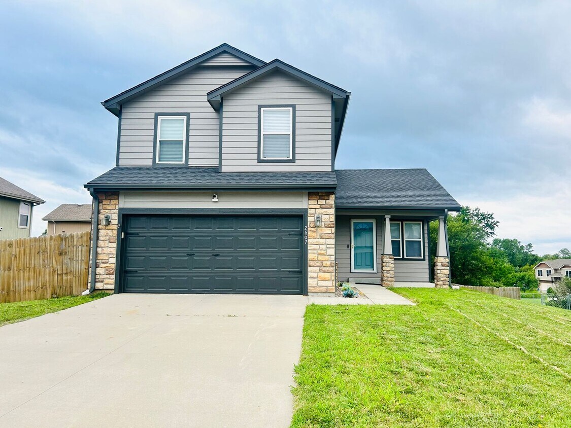 Foto principal - Beautiful Single Family Home, Sutter Woods...
