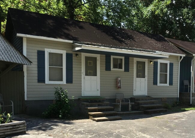 Building Photo - 111 Woliss Ln