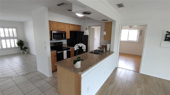 Building Photo - 570 Circlewood Dr