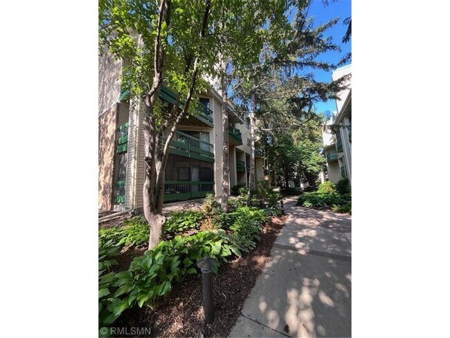 Foto del edificio - 7610 York Ave S
