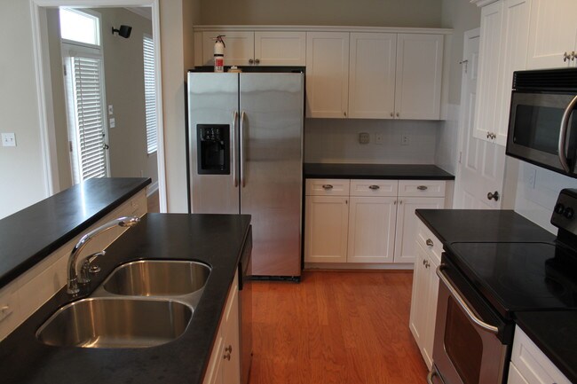 Cocina - 4299 Four Oaks Blvd