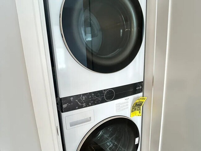 Building Photo - No Brokers Fee, No Security Deposit, In-Unit Washer and Dryer, Central Heat/AC, New Construction