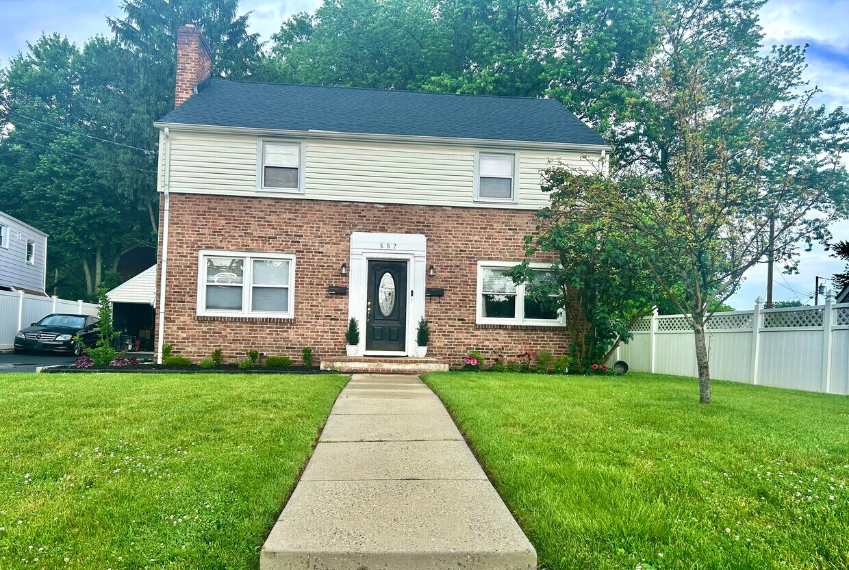 Rahway :) - 557 Linden Ave