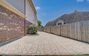 Building Photo - 28666 Pleasant Forest Dr