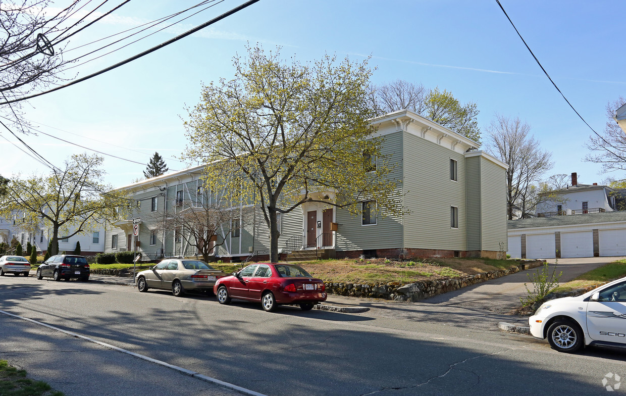 Building Photo - Brown Street Apartments