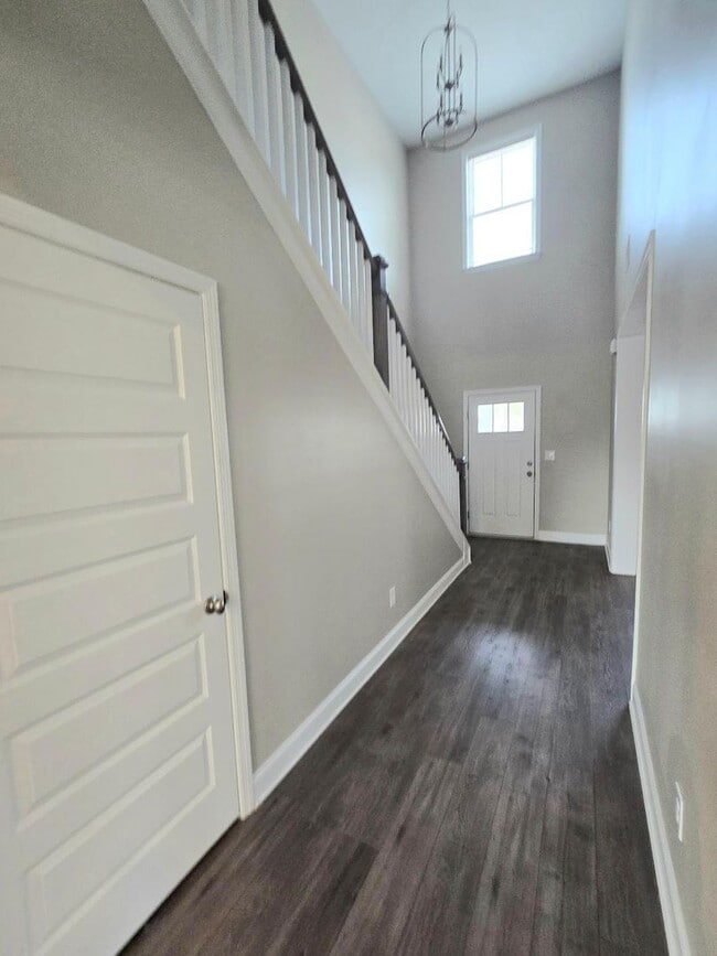 Building Photo - 733 Courtland Ln