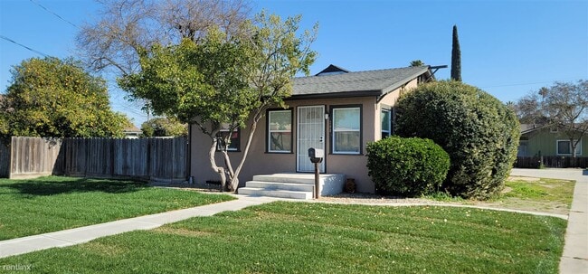 Building Photo - 208 N Acacia Ave