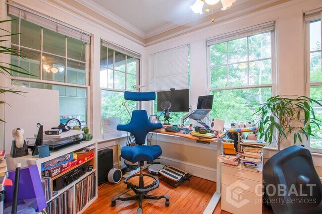 Foto del edificio - 729 Bonaventure Ave NE