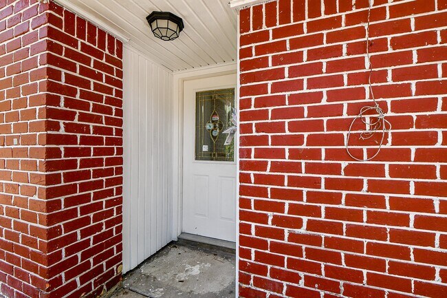 Foto del edificio - 5811 Greencraig Dr