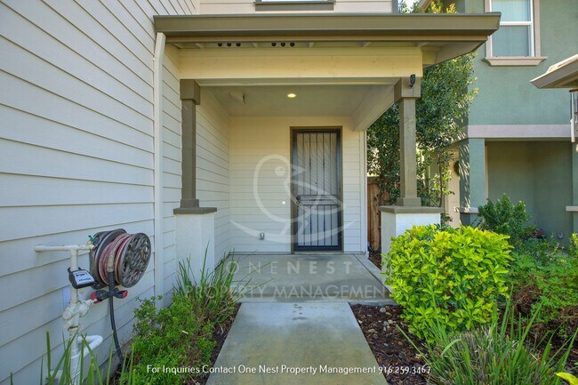 Building Photo - Early Summer move in, available ASAP 4 bd 3 bth backyard and balcony