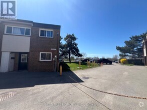 Building Photo - 67 Godstone Rd