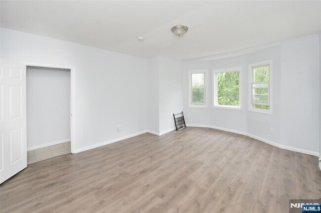 Foto del edificio - 45-47-47 Hedden Terrace