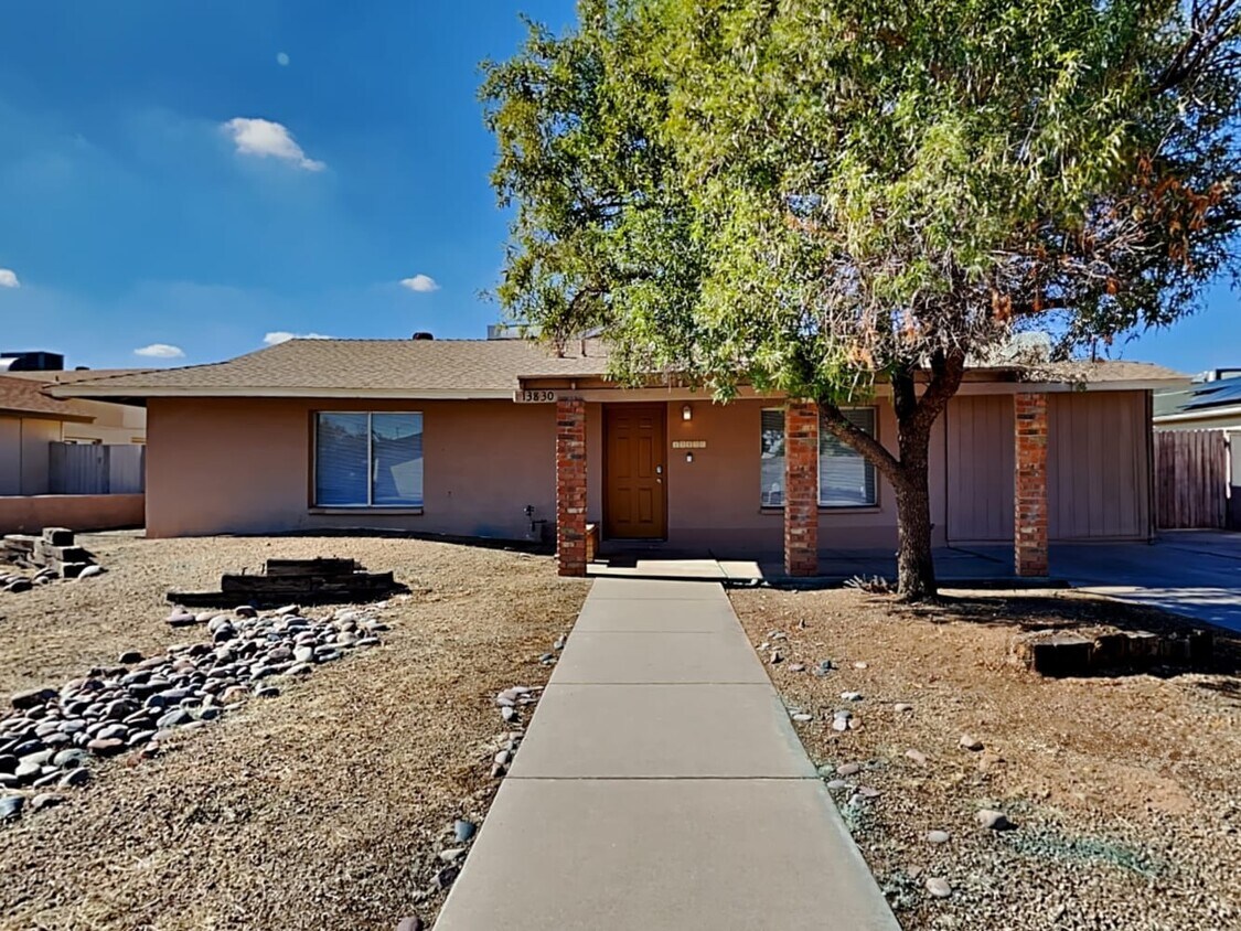 Primary Photo - 13830 N 38th Dr