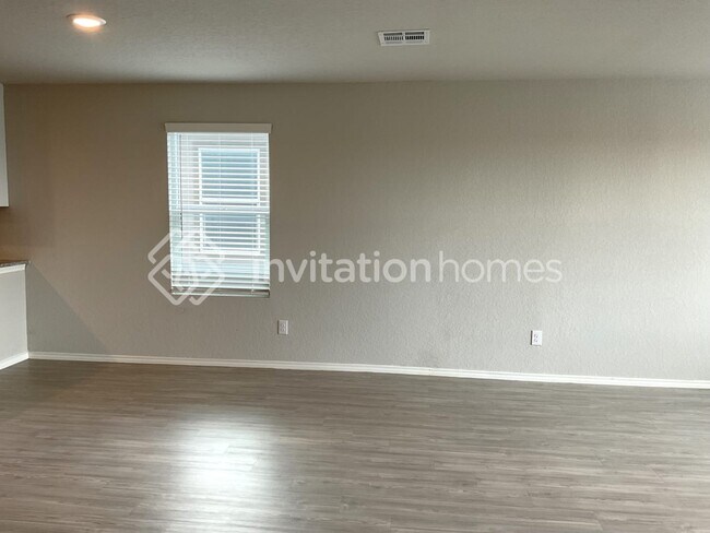 Building Photo - 10602 Borlaug St