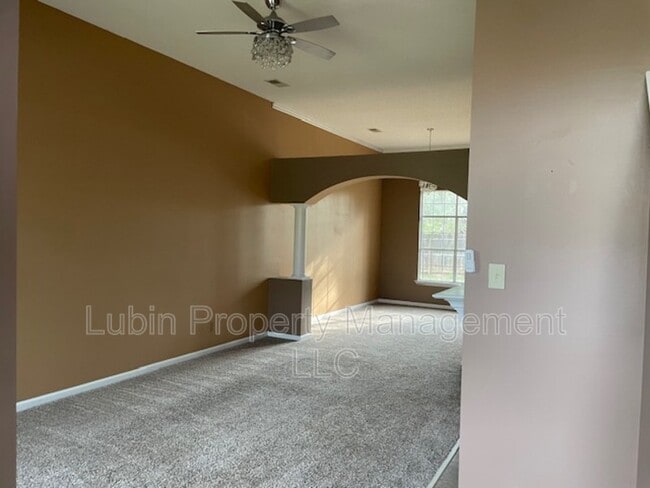 Foto del edificio - 5474 Hidden Meadows Dr