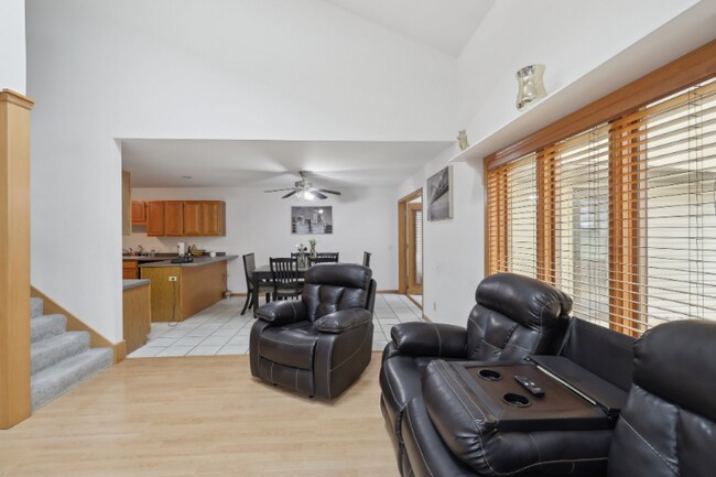 Foto del edificio - 1216 N High Point Rd