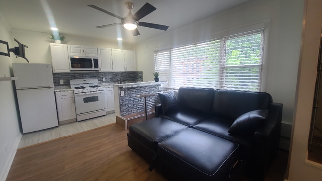 Building Photo - 589 Bramhall Ave