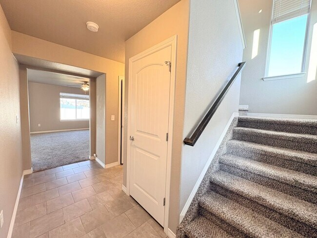 Foto del edificio - Beautiful 3 Bed, 2.5 Bath House in Windsor!
