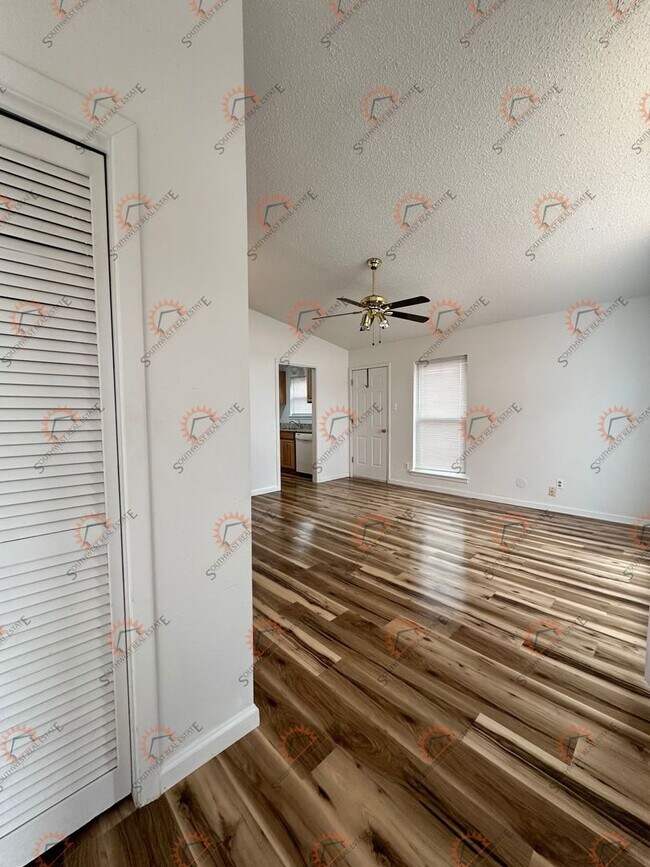 Building Photo - 1209 Cameo St