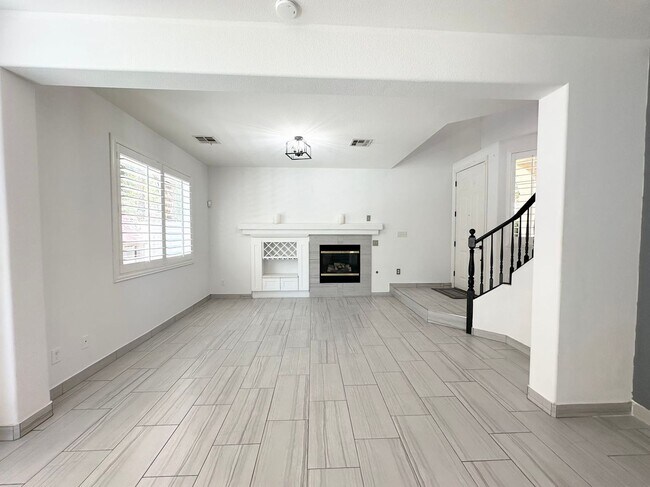 Building Photo - Stunning two-story single-family house