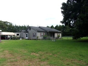 Building Photo - 307 Farmwood Ln