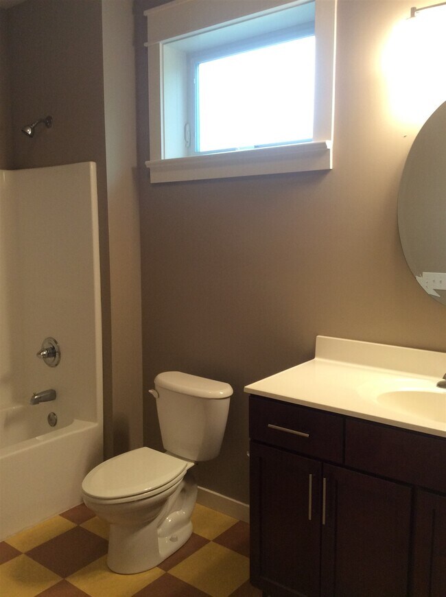 Foto del edificio - 421 E Hillside Dr