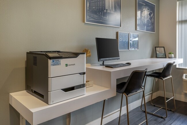 Centro de negocios con impresión gratuita - Chase Courtyard