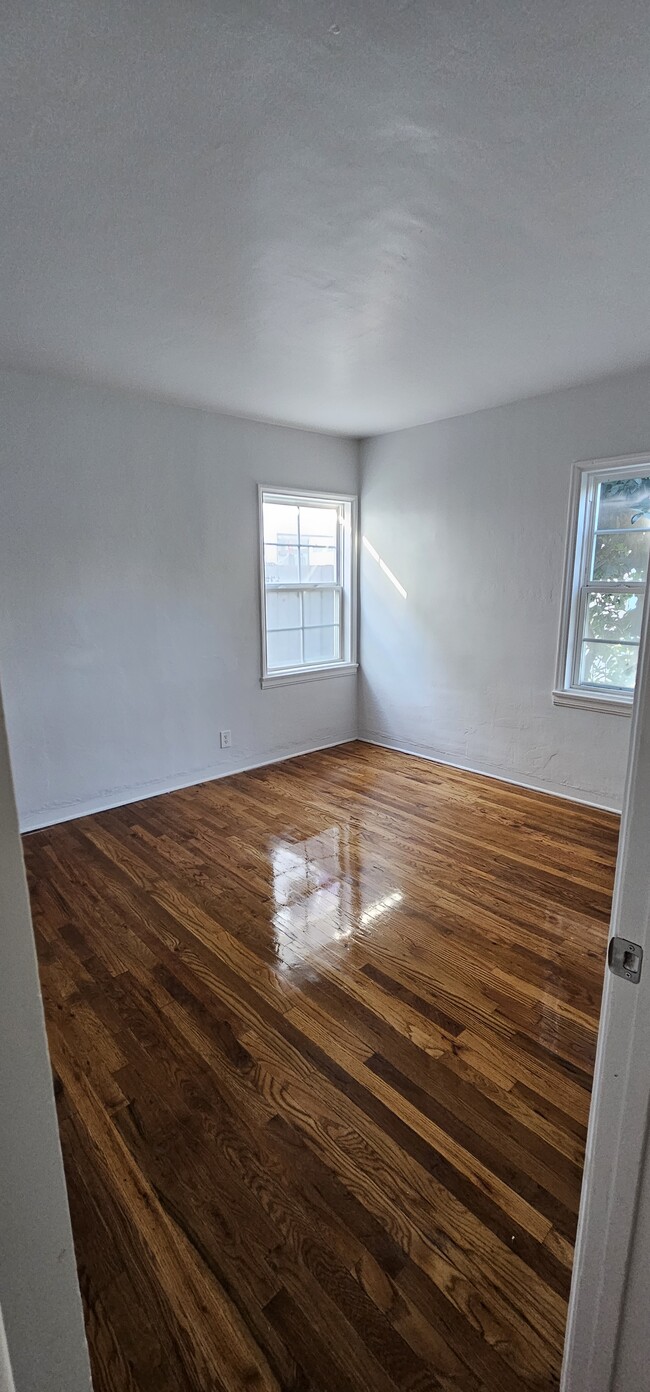 Master bedroom - 11683 Chandler Blvd