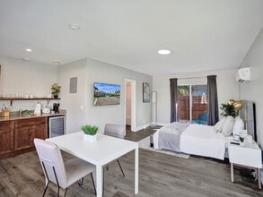 Building Photo - 3208 NE 9th St