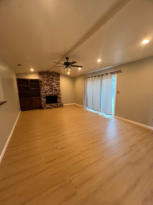 Building Photo - 1597 Kaweah Dr