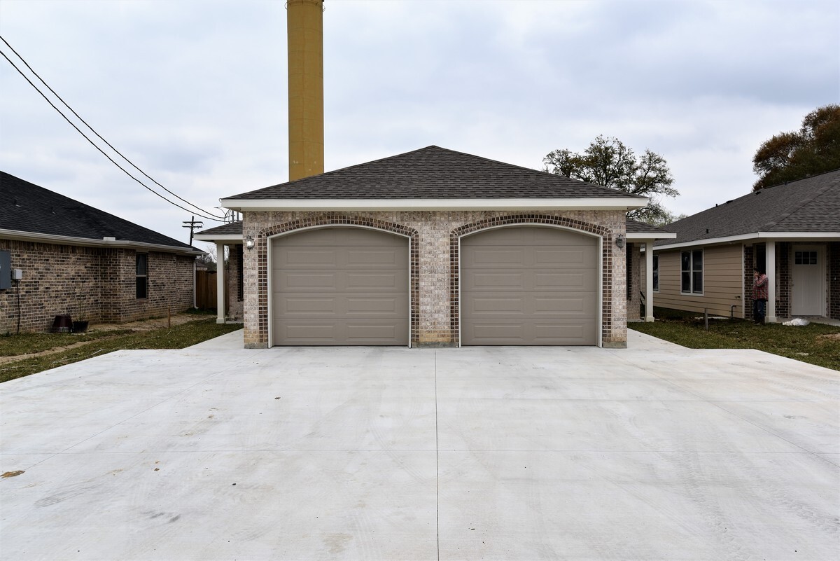 Primary Photo - 3120 Avenue G (A)