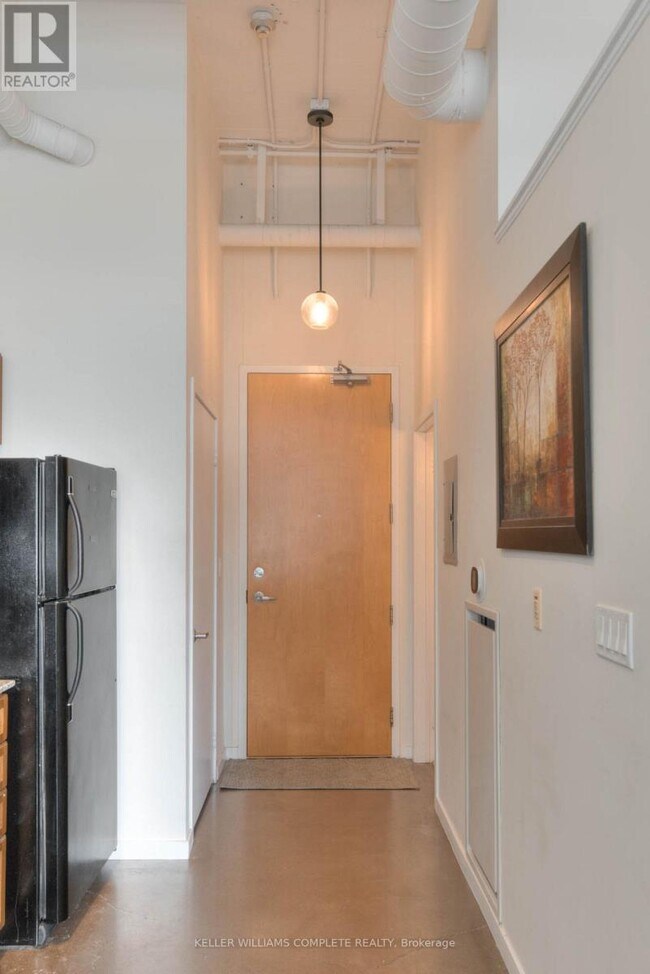 Photo du bâtiment - 410-410 King St W