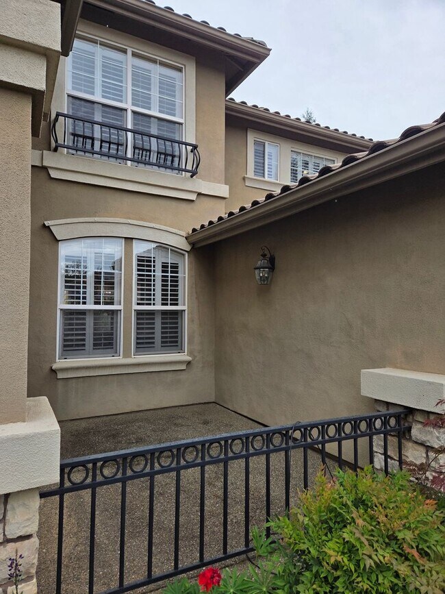 Foto del edificio - 5 Bdrm, 4 bath home located in Highland View Community off Silva Valley