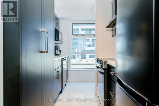 Building Photo - 50-1450 Lombard St