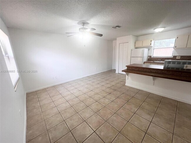 Foto del edificio - 1832 My Pl Ln