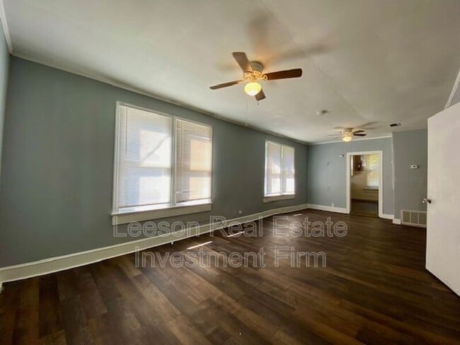 Building Photo - 262 E 68th St