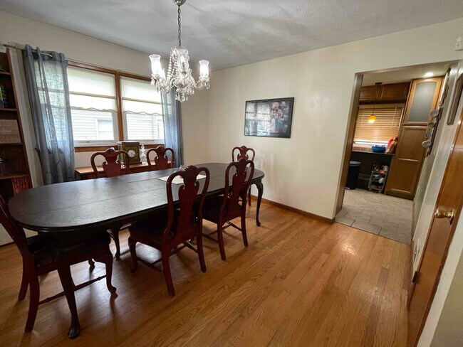 Building Photo - 911 Baltimore Ave