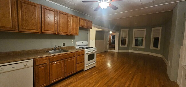 Building Photo - Incredible Value - Spacious Brighton 3-bed...