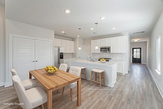 Building Photo - 10627 Whitejacket